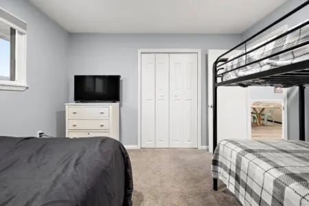 28 28 W 28